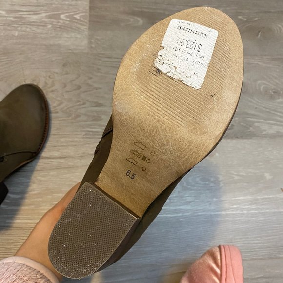 LIKE NEW Blondo waterproof ankle booties - Picture 9 of 12